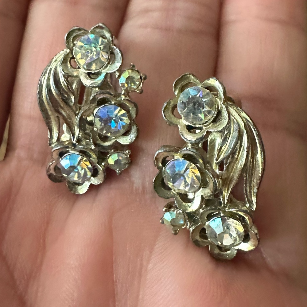 Vintage Star Company Elegant Silver Tone Rhinestone Earrings